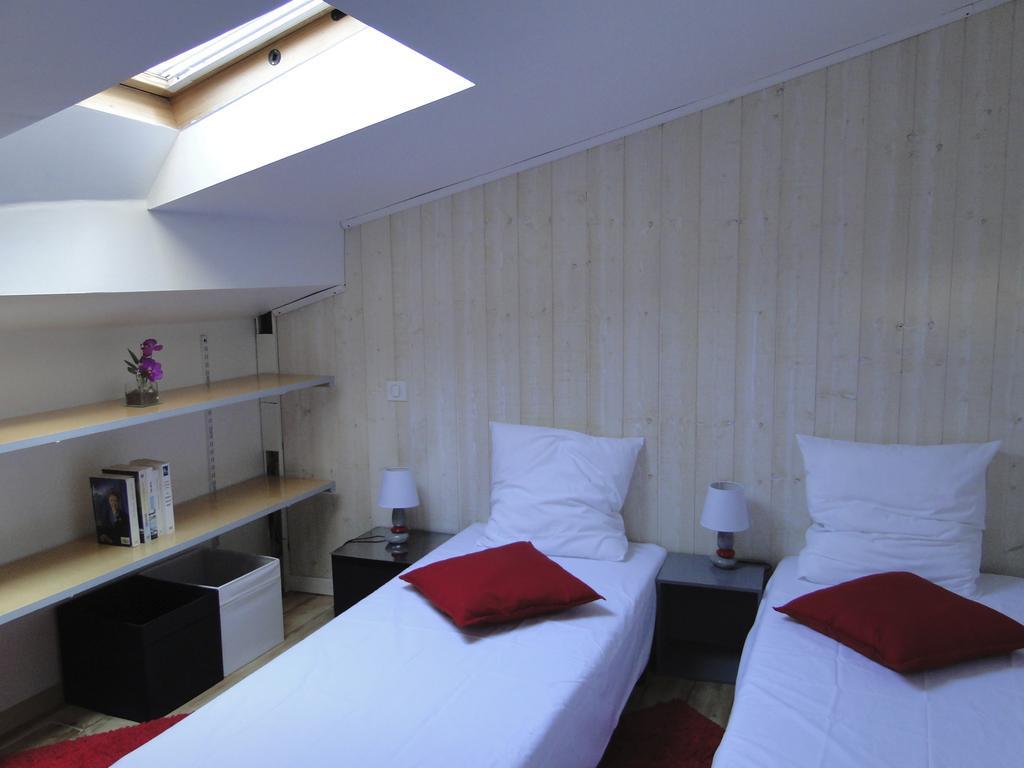 Hotel Cote Cour Saint Jacques Pertuis Zimmer foto